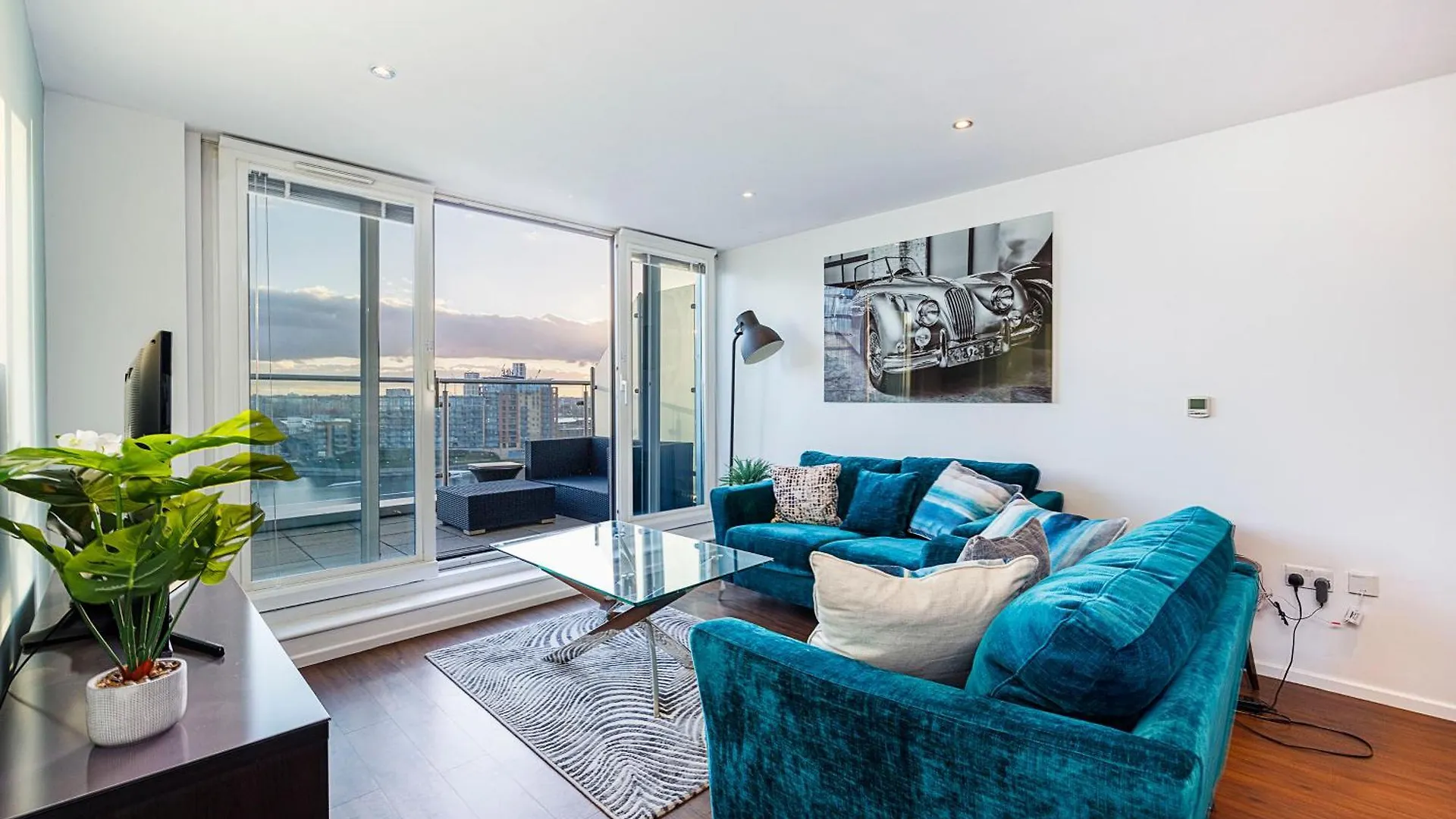 Austin David Apartments Excel 0*, London
