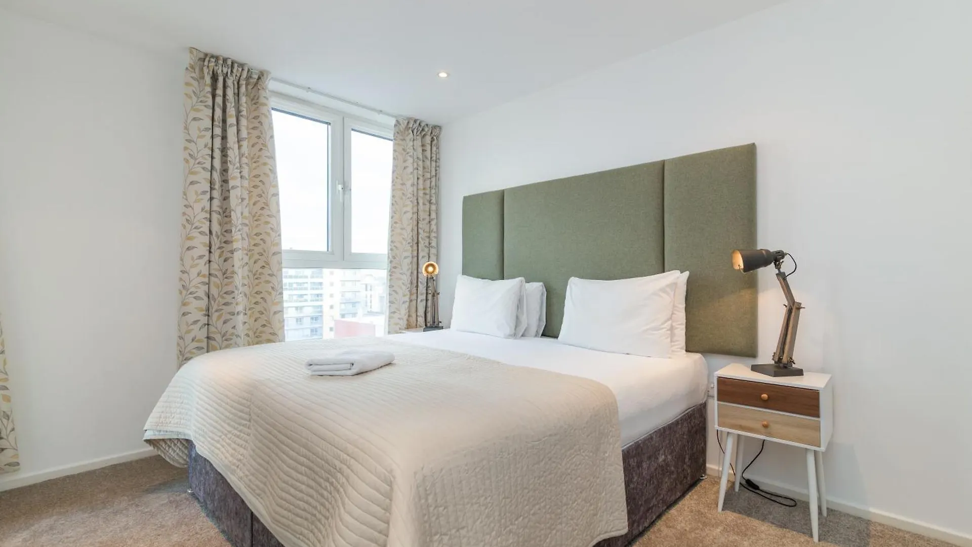 Austin David Apartments Excel 0*, London